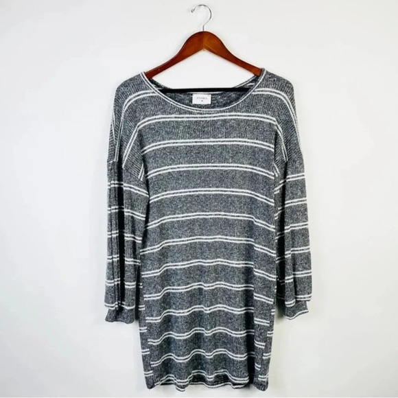 Everly Gray Striped Tunic Top Size Large‎ - Picture 1 of 6